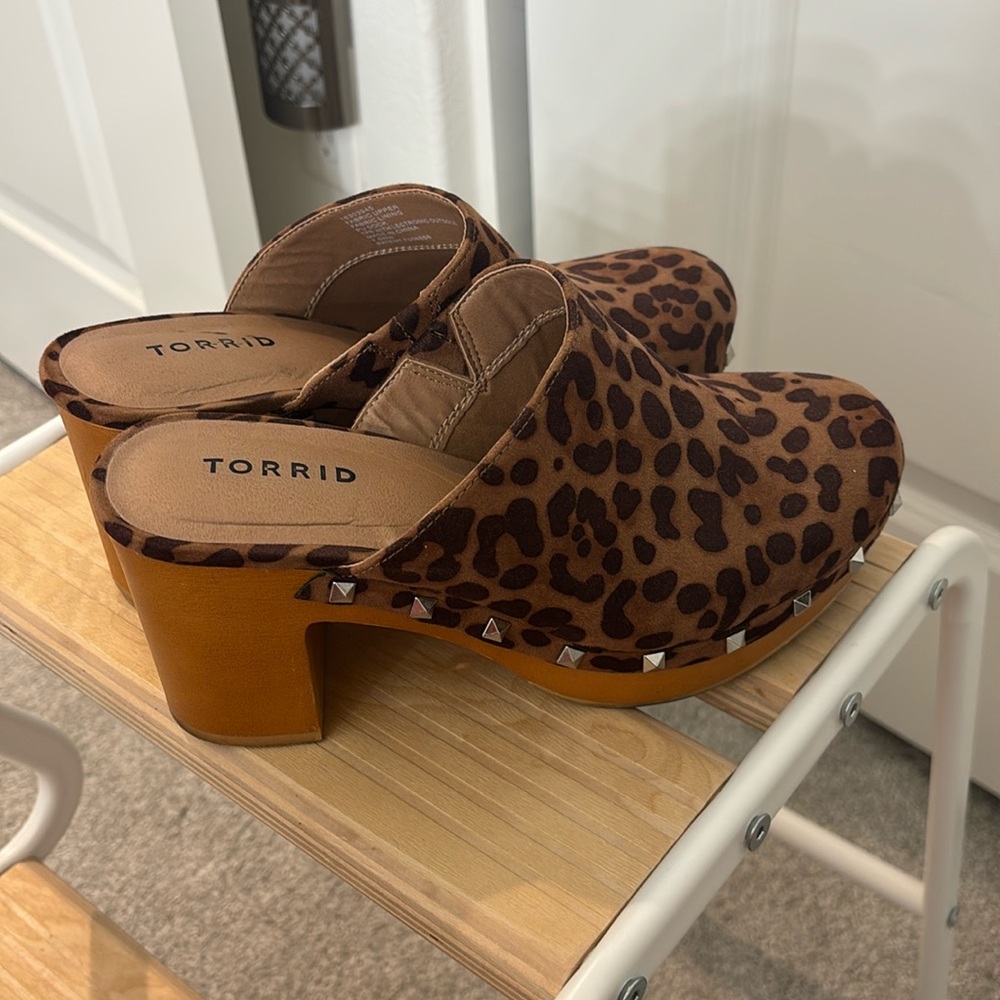 Wide Width Leopard Clog